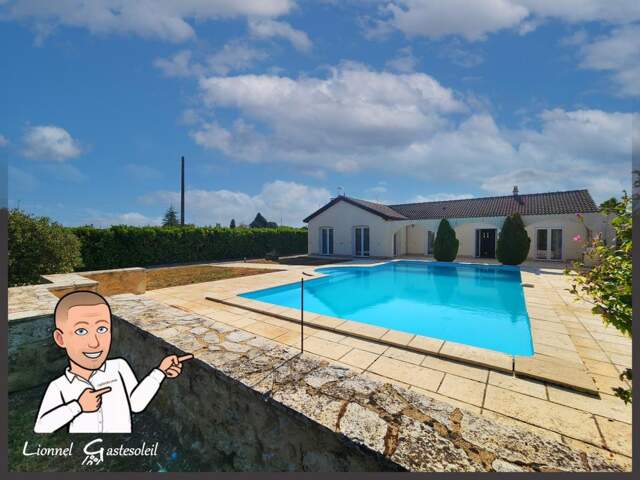 Maison à vendre de plain pied 3 chambres double garage et piscine sur la commune de  PINEUILH (33) — photo du bien