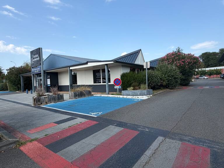 Fonds de commerce à vendre JUILLAN (65) — photo 1