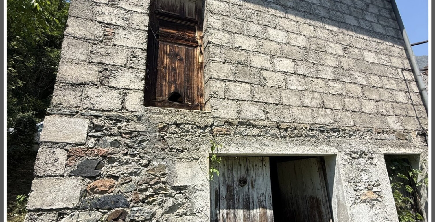 Grange en pierre de 100 m² – Stockage, atelier ou garage – Valbonnais — photo 1