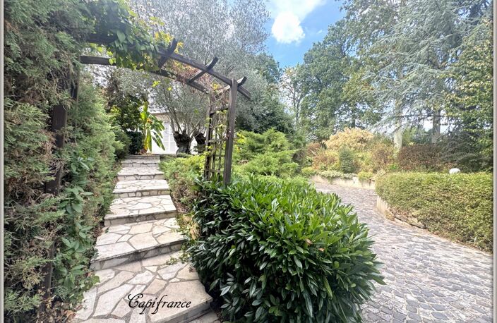Propriété sur Parc avec dépendance — photo 4