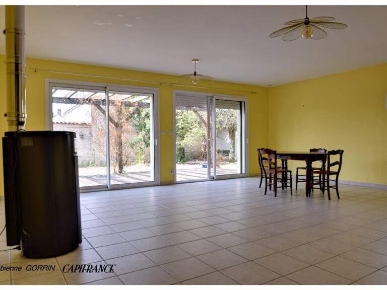 Maison à vendre 5 pièces  (17) Plain pied, trois chambres, terrain clos, panneaux photovoltaïques, Abris de jardin et abris à vélos — photo 1