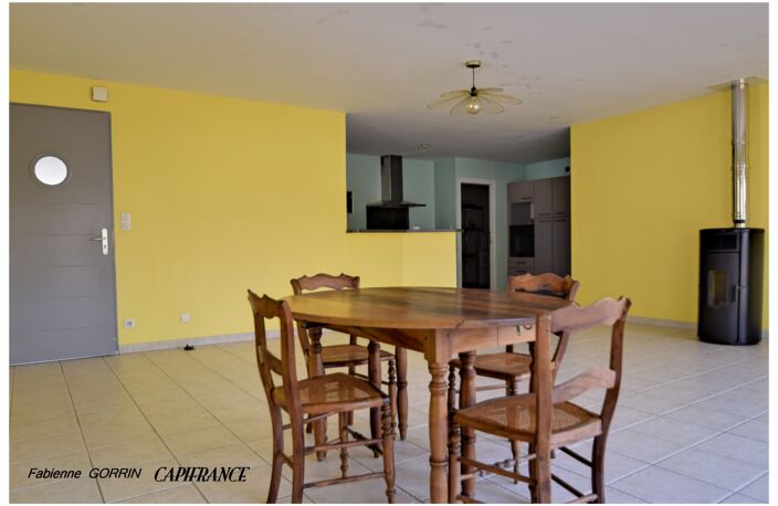 Maison à vendre 5 pièces  (17) Plain pied, trois chambres, terrain clos, panneaux photovoltaïques, Abris de jardin et abris à vélos — photo 2