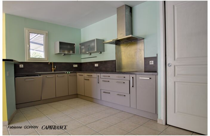 Maison à vendre 5 pièces  (17) Plain pied, trois chambres, terrain clos, panneaux photovoltaïques, Abris de jardin et abris à vélos — photo 4