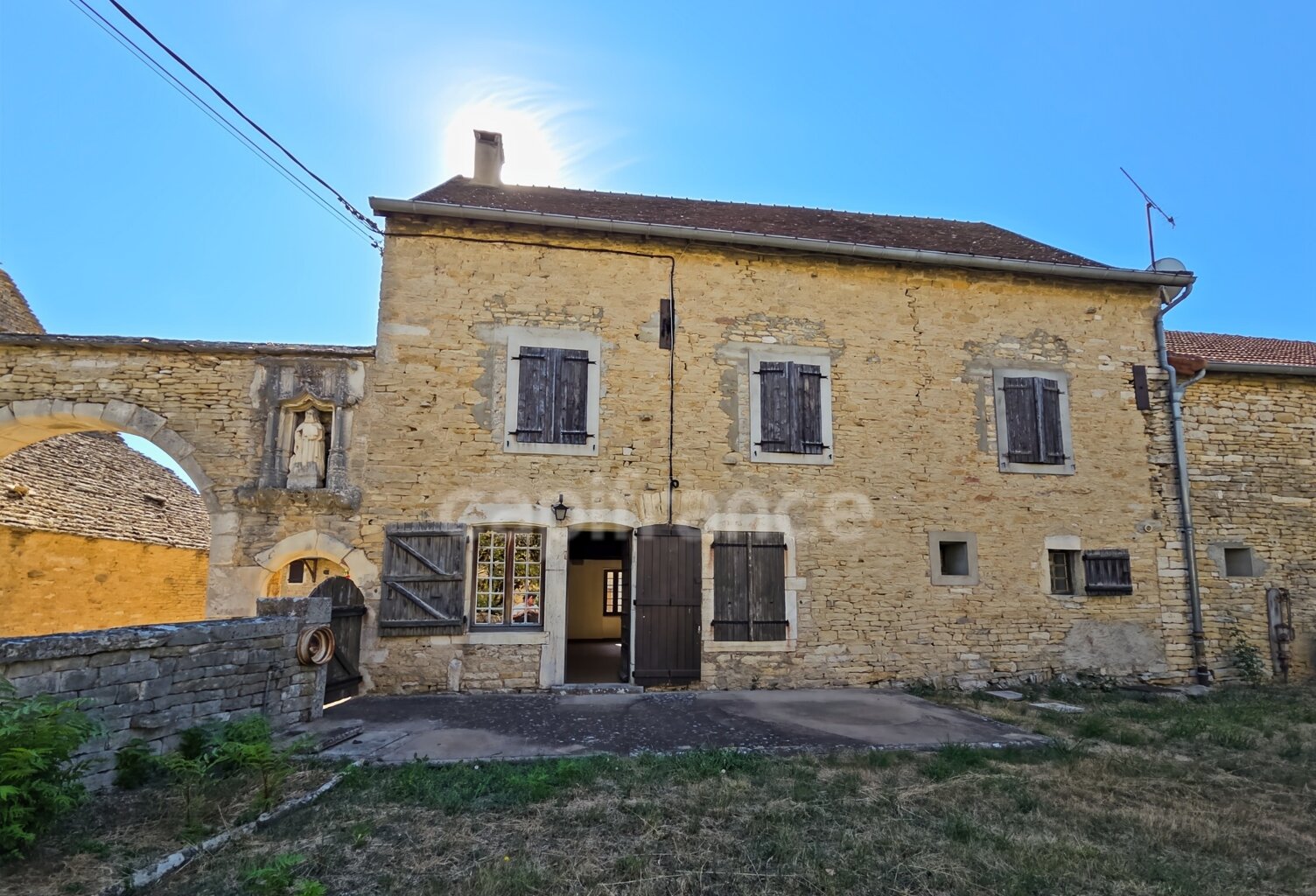 Maison en pierre à renover — photo 1