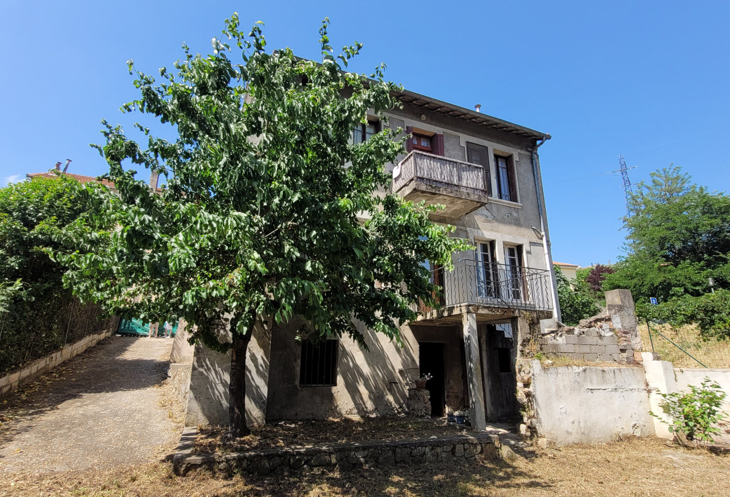 Immeuble avec 2 appartements à Alès (30100) — photo 1