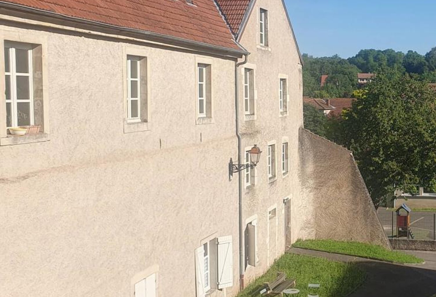 VIC-SUR-SEILLE Location Appartement T1 — photo 1