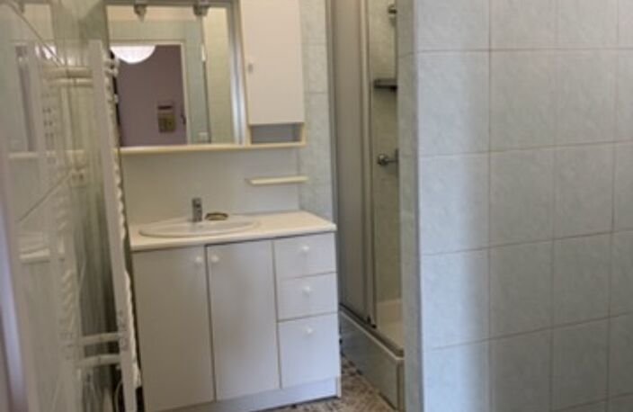 F2 41 m² - Centre-ville RIOM- Disponible de suite — photo 4