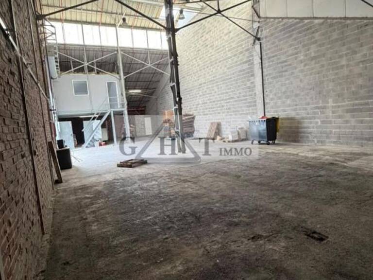 Local d'activité de 300 m² à louer à PERSAN — photo 1