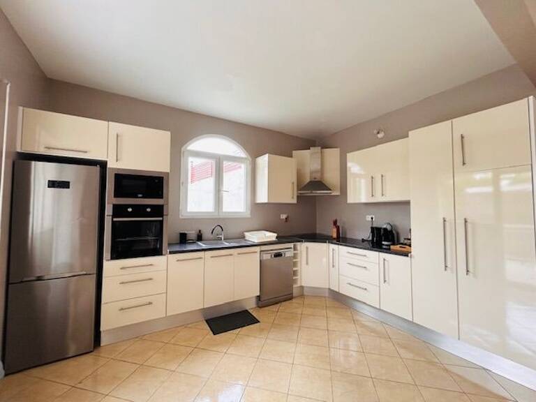 Appartement À Louer — photo 1
