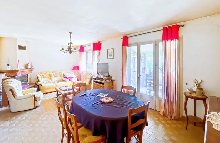   Maison à rénover avec sous-sol, véranda et combles aménageables   Beau potentiel, idéal projet familial ou investissement immobilier — photo 2