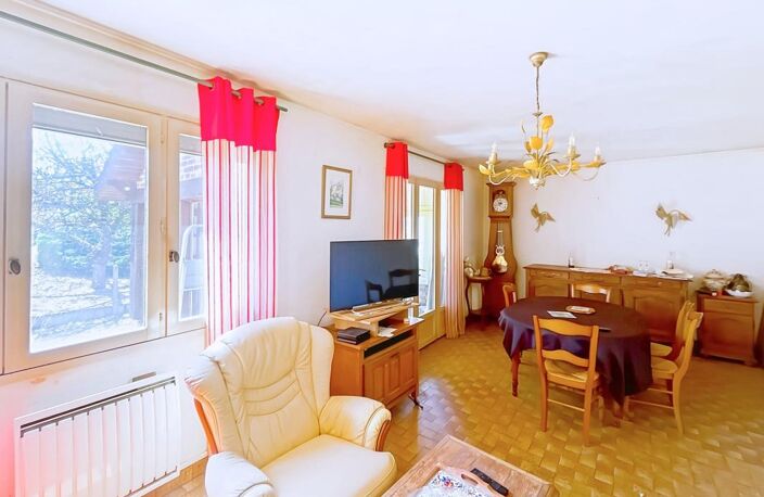   Maison à rénover avec sous-sol, véranda et combles aménageables   Beau potentiel, idéal projet familial ou investissement immobilier — photo 3