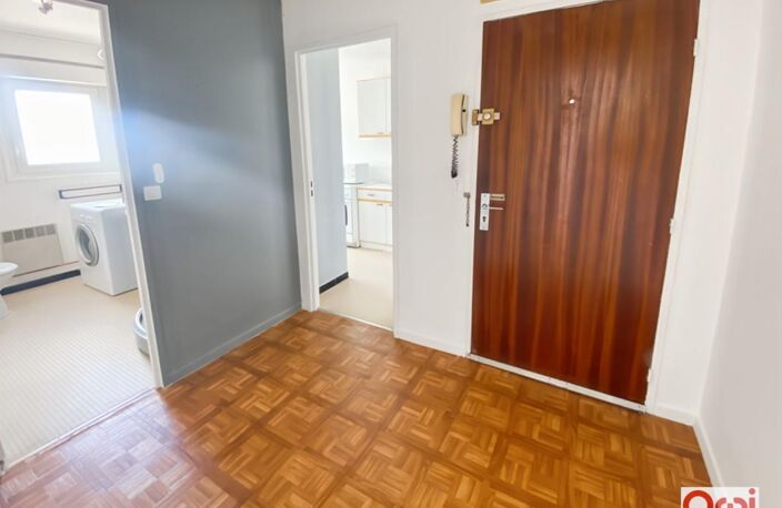 Studio 29.25 m2 - REIMS — photo 2