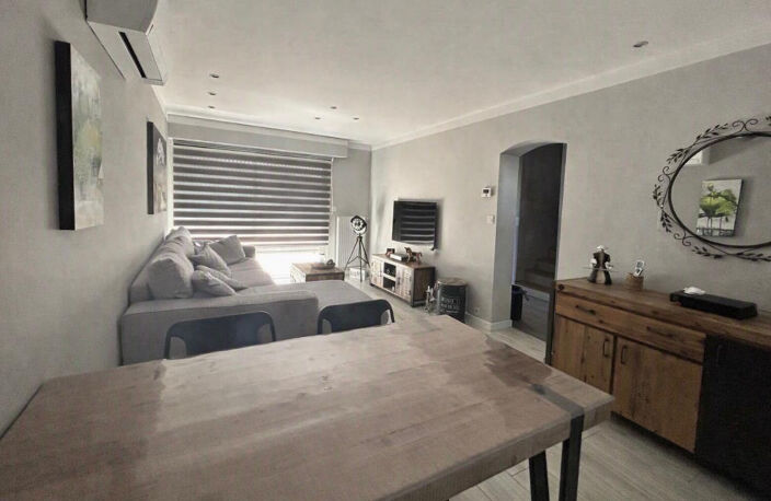 Ambès - Maison de 82 m2 habitables sur un terrain clos d'environ 596 m2- Piscine chauffée- Terrasse en bois exotique 100 m² -Pool house-Patio cosy-Garage-Stationnement extérieur - Boulodrome - Espace Barbecue — photo 3