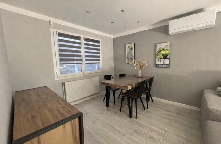 Ambès - Maison de 82 m2 habitables sur un terrain clos d'environ 596 m2- Piscine chauffée- Terrasse en bois exotique 100 m² -Pool house-Patio cosy-Garage-Stationnement extérieur - Boulodrome - Espace Barbecue — photo 4