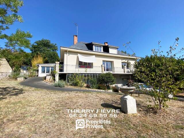A VENDRE MONTREUIL BELLAY 49260 Maison de 151 m2  4 chambres sur terrain clos avec véranda cave — photo du bien