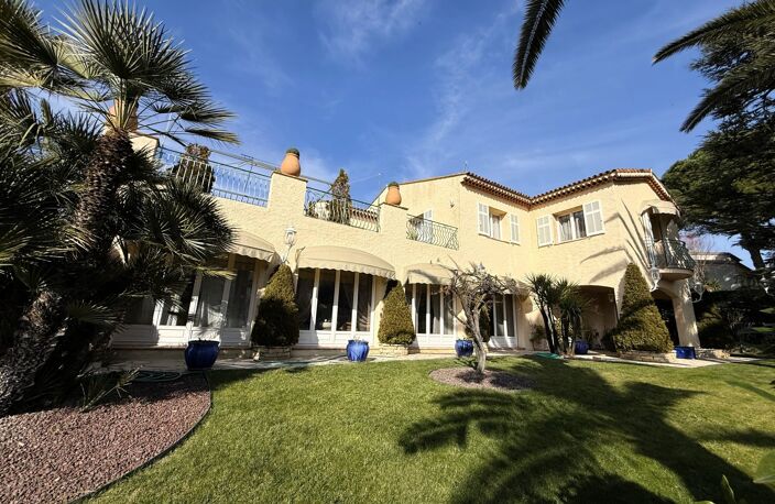 Maison de 476m2 avec piscine et terrain paysagé de 2000m2 — photo 3