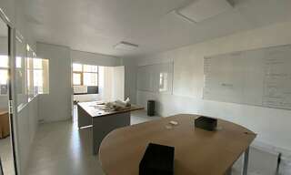 Immeuble  61 m² à louer à Villeneuve-Loubet (06270)