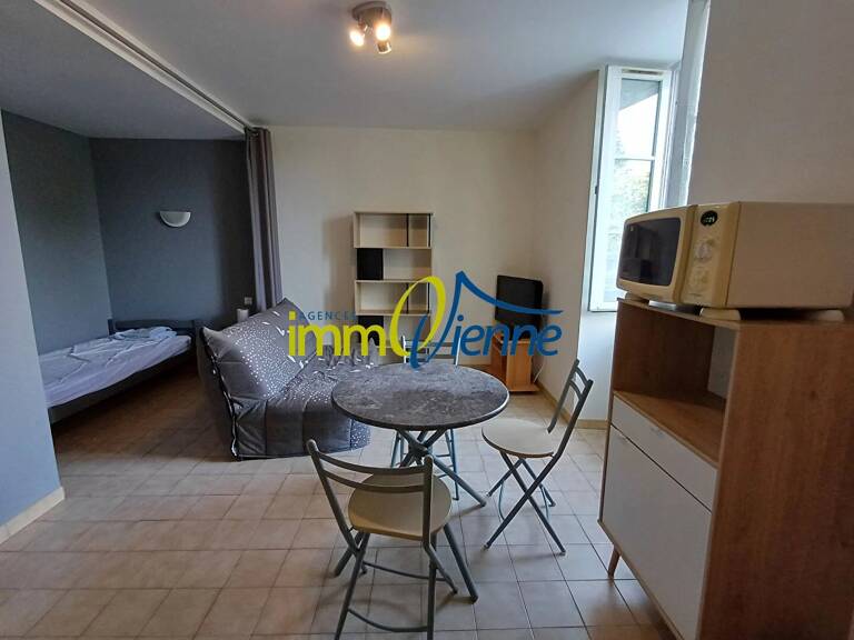 Studio meublé Lussac Les Chateaux 1 pièce(s) 22 m2 — photo 1