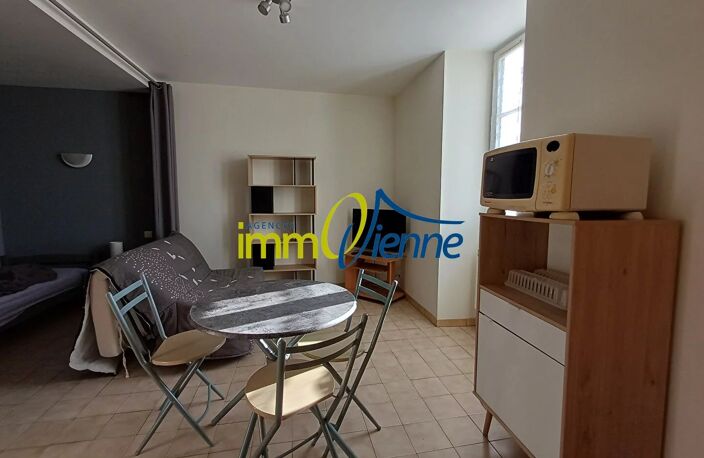 Studio meublé Lussac Les Chateaux 1 pièce(s) 22 m2 — photo 5