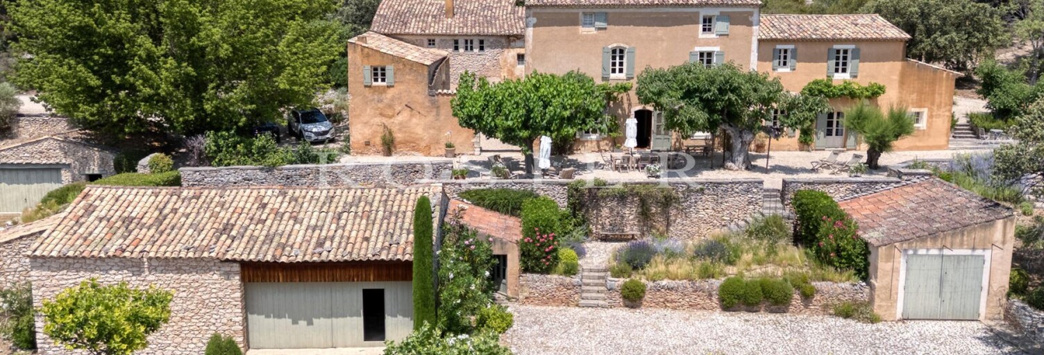 Maison 10 Pièces 490 m² à vendre à Saint-Saturnin-lès-Apt (84490)