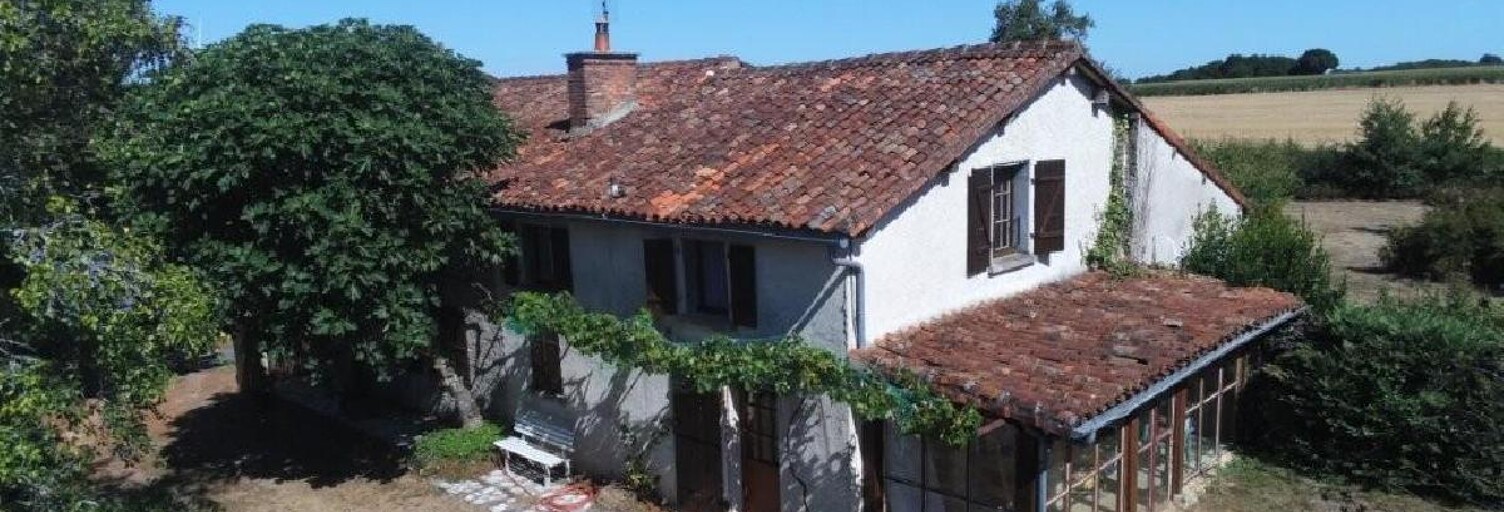 Maison 5 Pièces 136 m² à vendre à Champagne-Mouton (16350)