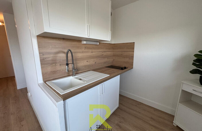 T2 + CABINE RÉNOVÉ   RÉSIDENCE AVEC PISCINE ET PARKING   RIC — photo 5