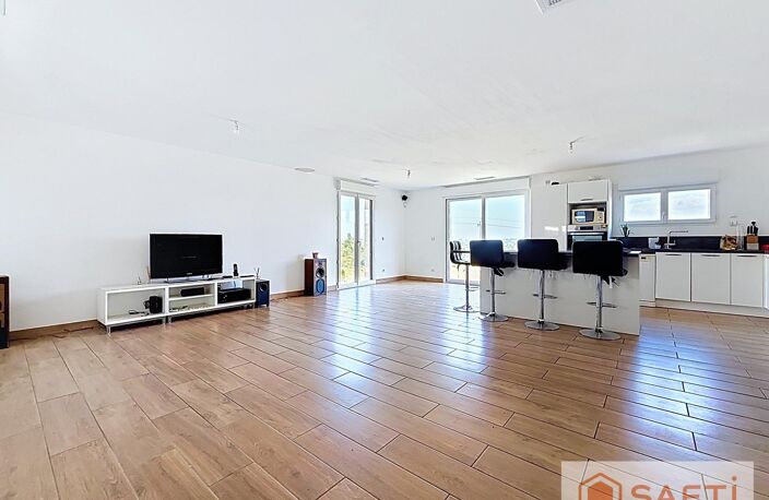 Maison récente avec 2 800 m² et belle vue — photo 4