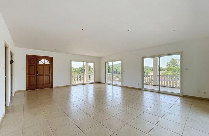 Maison de 5 pièces de 133 m² sur 2500 m² terrain — photo 2