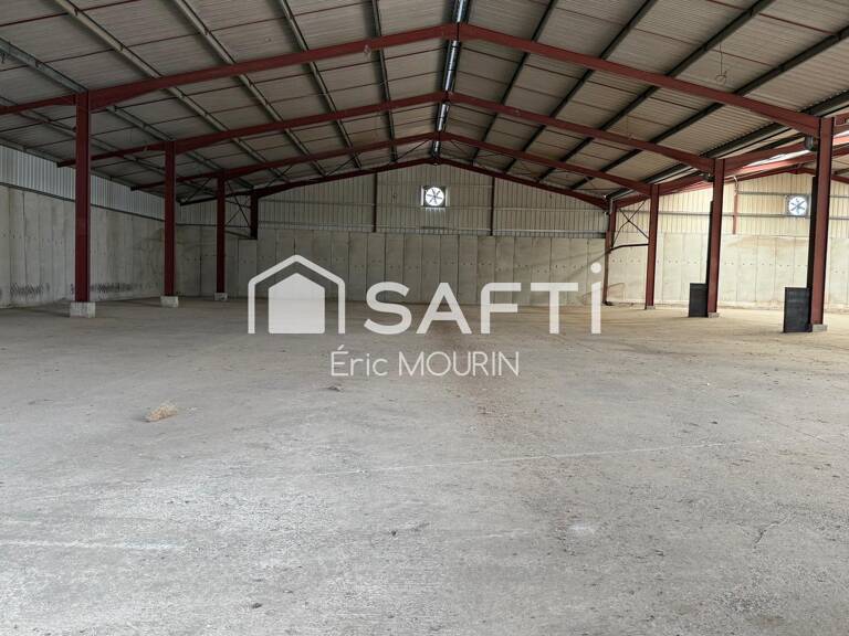 Local commercial de stockage, ou boxe pour caravane, camping car. — photo 1