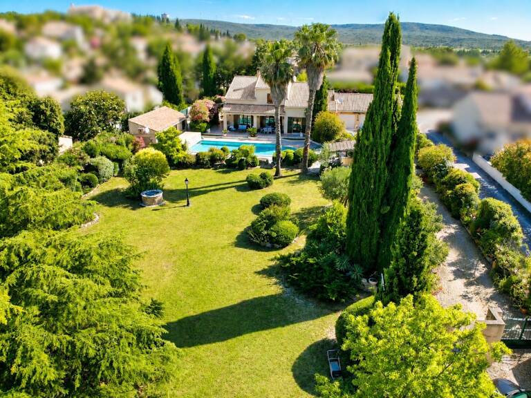 Propriété rare: composée de deux maisons au cœur d'un splendide jardin paysagé — photo 1