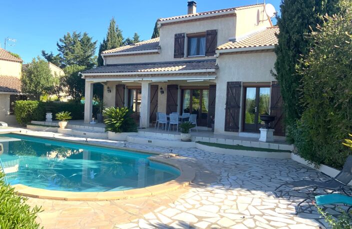 Propriété rare: composée de deux maisons au cœur d'un splendide jardin paysagé — photo 2