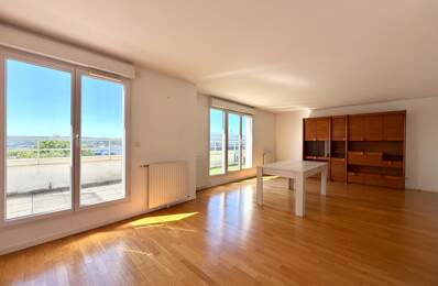 Appartement 5 pièces avec balcon, parking et cave — photo du bien