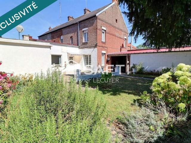 Jolie Propriété à conforter au potentiel d'env. 150 m2, idéalement située proche des commerces, garage, jardin clos et terrasse. — photo du bien