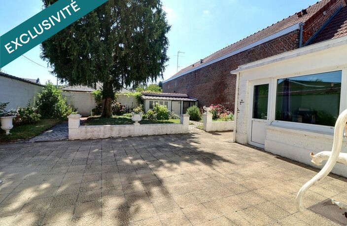 Jolie Propriété à conforter au potentiel d'env. 150 m2, idéalement située proche des commerces, garage, jardin clos et terrasse. — photo 2