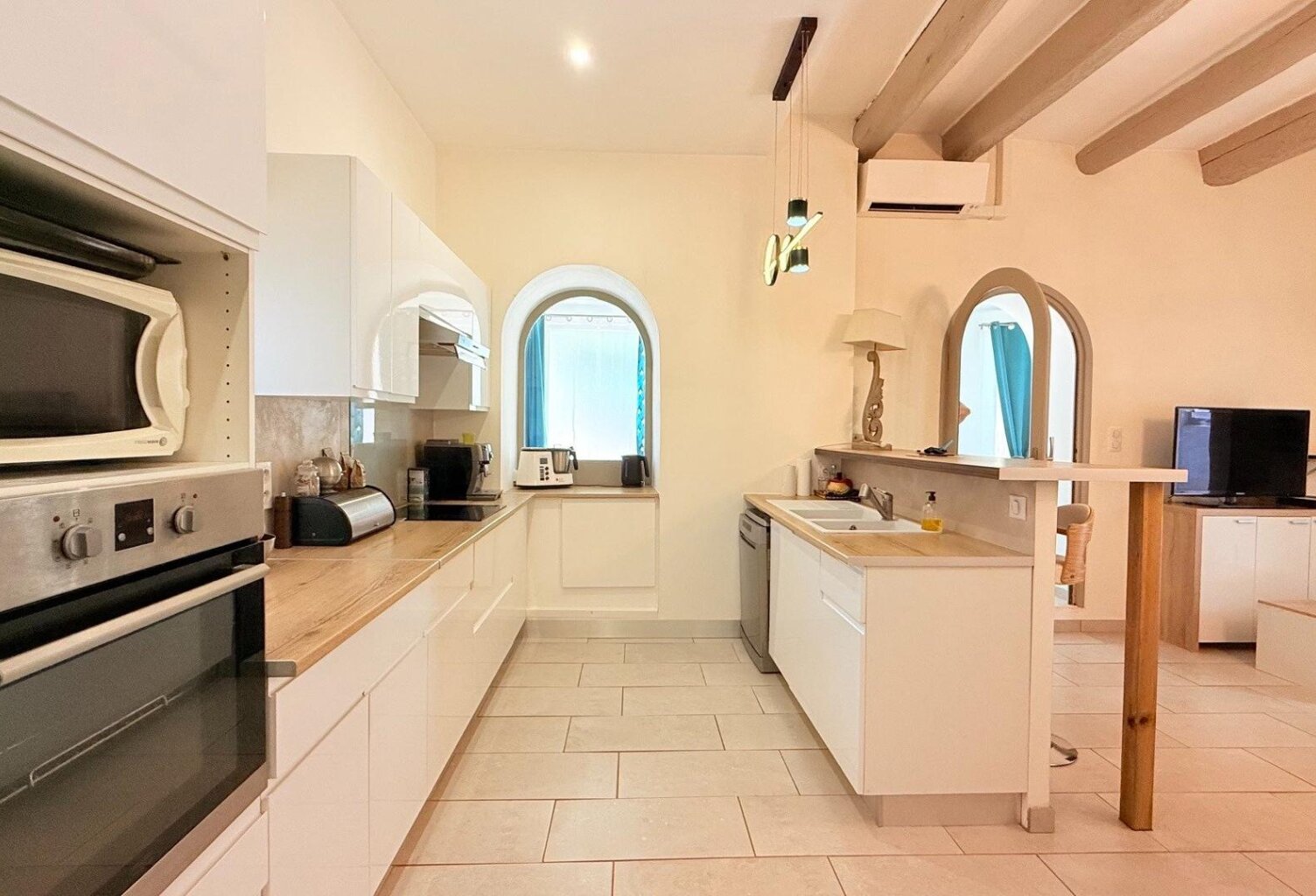Maison de village rénovée à Montblanc — photo 1