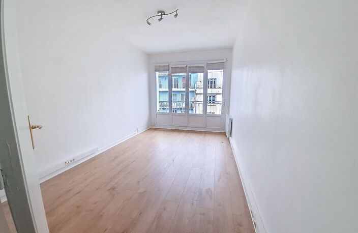 DPT (38) A LOUER - T2 bis rénové - 51m2  - Rue du Commandant — photo 5