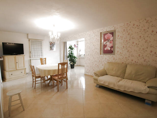 Appartement T3/4 de 78m2 location meublé — photo du bien