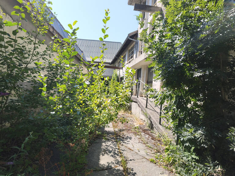Ensemble immobilier 6 000 m2 à réhabiliter   Coeur de bourg, — photo 1