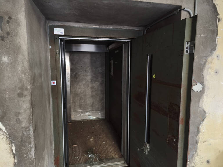 Ensemble immobilier 6 000 m2 à réhabiliter   Coeur de bourg, — photo 1