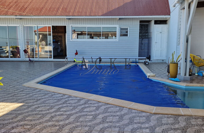 VILLA F7 de standing + 2 dépendances A vendre à PETITE-ILE d — photo 2