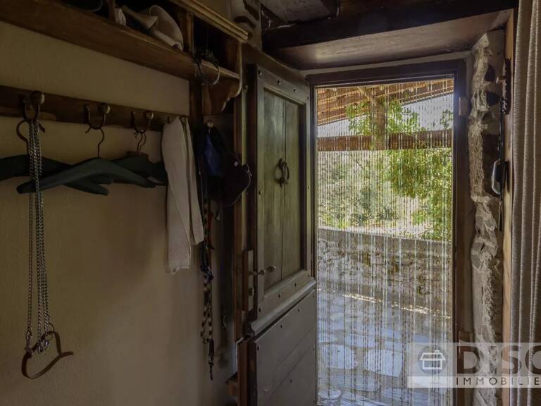 Ensemble de deux maisonnettes, grand atelier et hangar autour d’une cour intérieure — photo 1