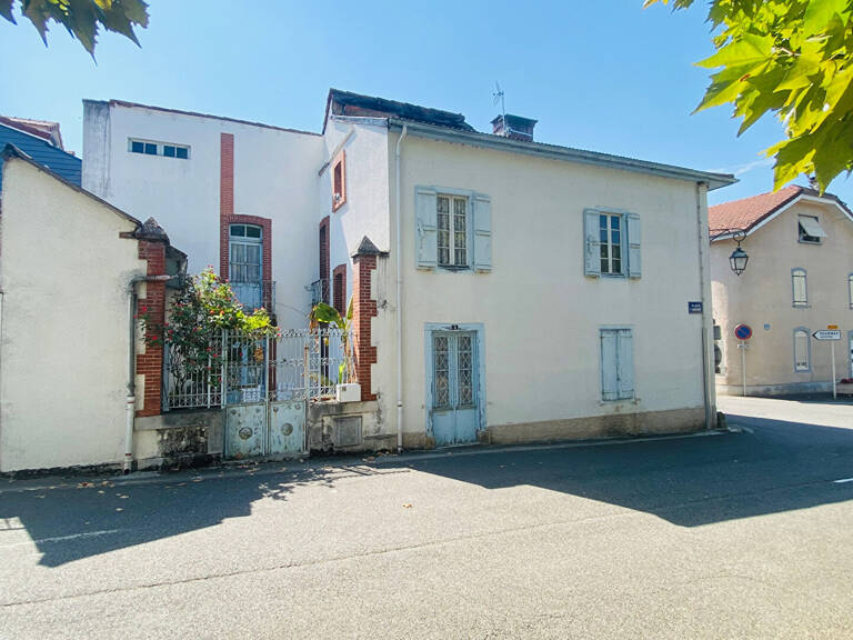 Maison de ville T5 de 151 m² - A rénover - Tournay — photo 1