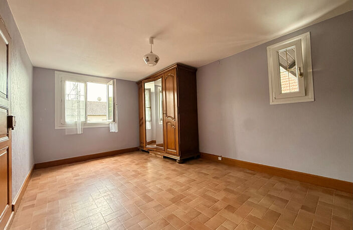 JOLIE MAISON - SECTEUR CALME - GROS POTENTIEL — photo 5