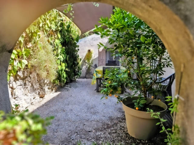 Maison en pierre 150 m2   3 chambres en R+1, garage et  atelier XXL et 400m2 de potager : un bien aux multiple — photo du bien