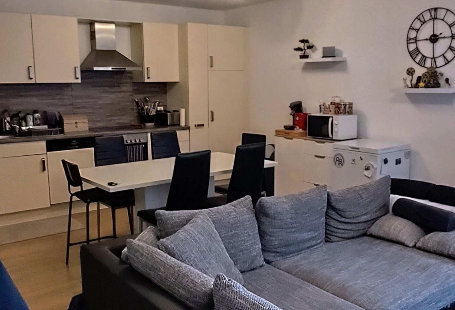 Situé à Mulhouse, dans une petite copropriété, appartement T2 de 54.35 m², vendu loué, proche des axes routiers, proches des commerces — photo 1