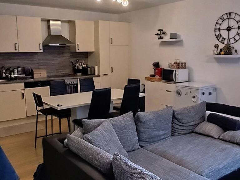 Situé à Mulhouse, dans une petite copropriété, appartement T2 de 54.35 m², vendu loué, proche des axes routiers, proches des commerces — photo 1