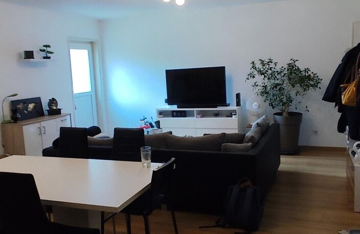 Situé à Mulhouse, dans une petite copropriété, appartement T2 de 54.35 m², vendu loué, proche des axes routiers, proches des commerces — photo 3