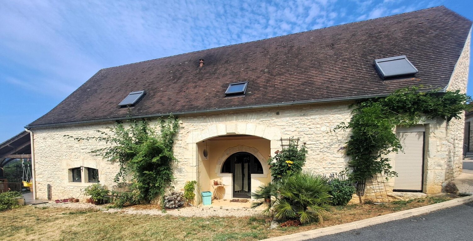 Superbe maison en pierre, rénovée, prestations de qualité, très belle vue et double garage. Dans un petit village à 5 minutes des commerces et services. — photo 1