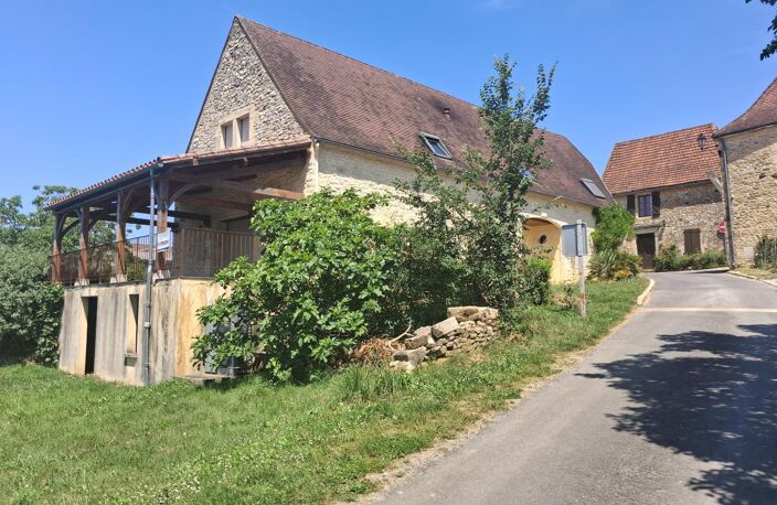 Superbe maison en pierre, rénovée, prestations de qualité, très belle vue et double garage. Dans un petit village à 5 minutes des commerces et services. — photo 4