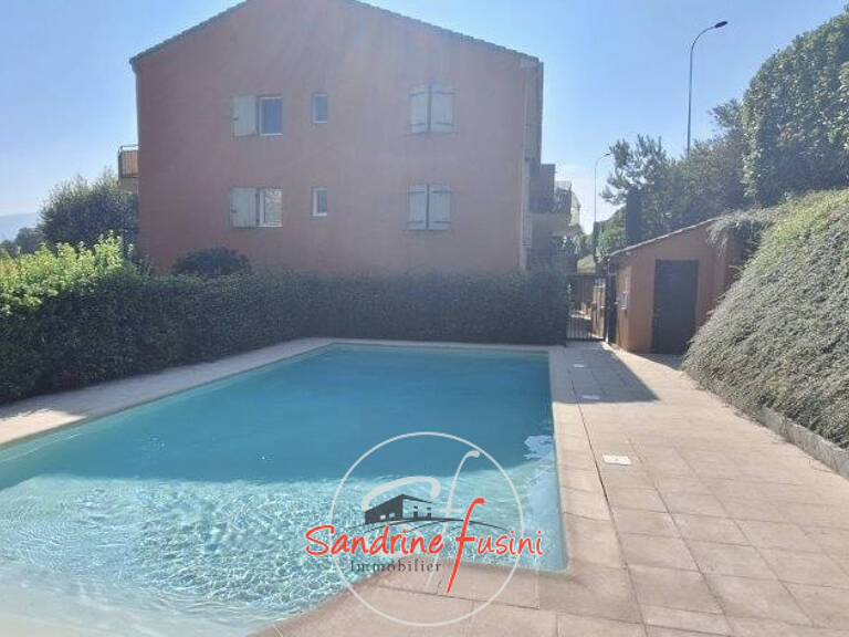 idéalement situé, bel appartement dans une residence avec pi — photo 1